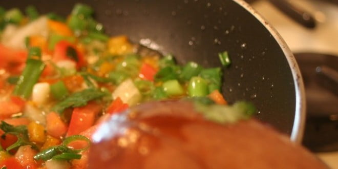 El sofrito: negro por dentro, blanco por fuera