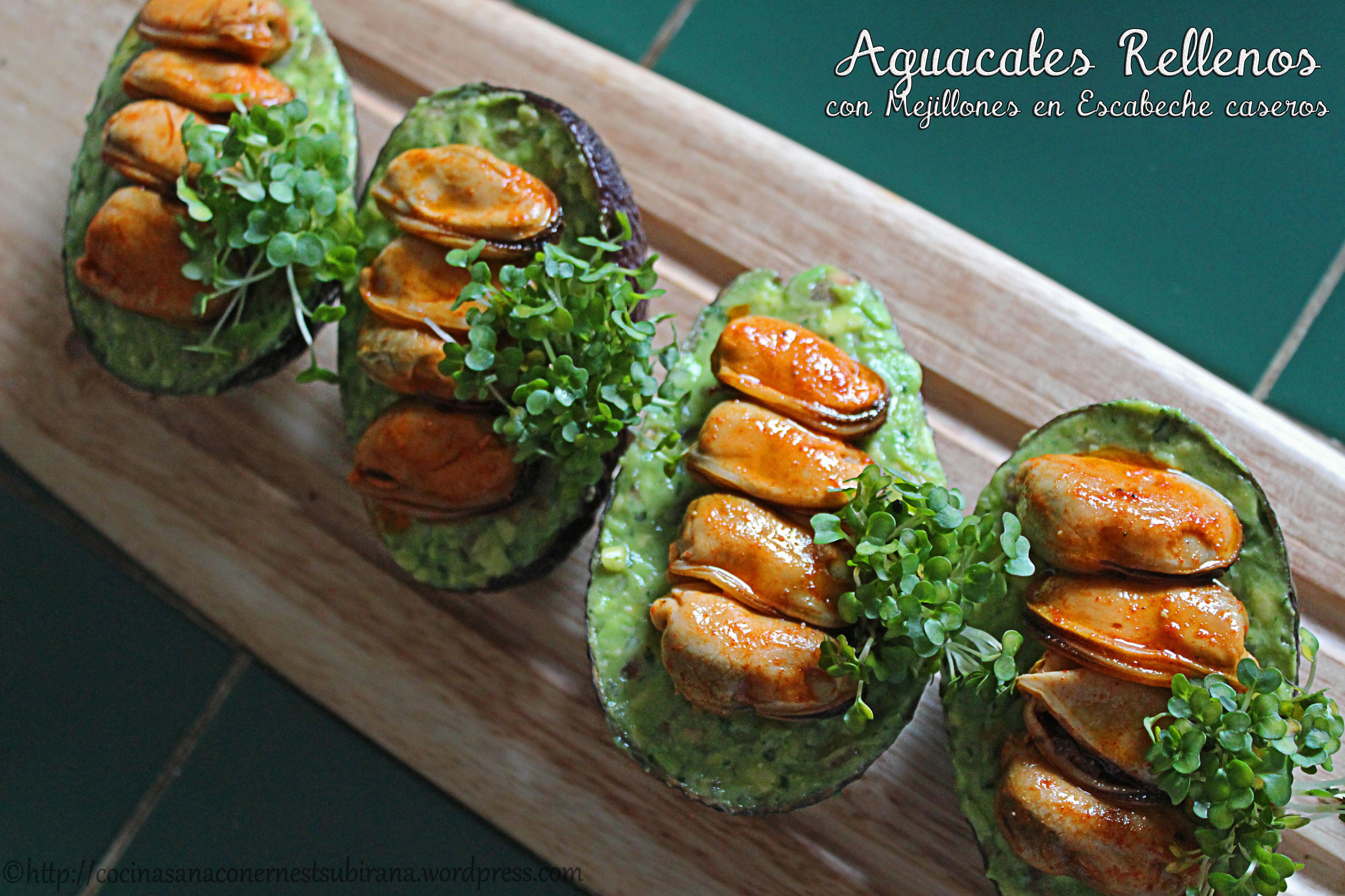 Aguacates Rellenos con Mejillones en Escabeche Caseros