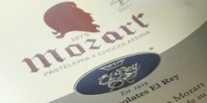 Pastelería Mozart celebra 40 años con tableta especial de Chocolates El Rey