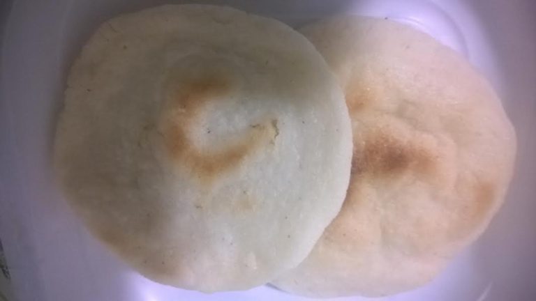 Las arepas de Amina / por Narsa Silva