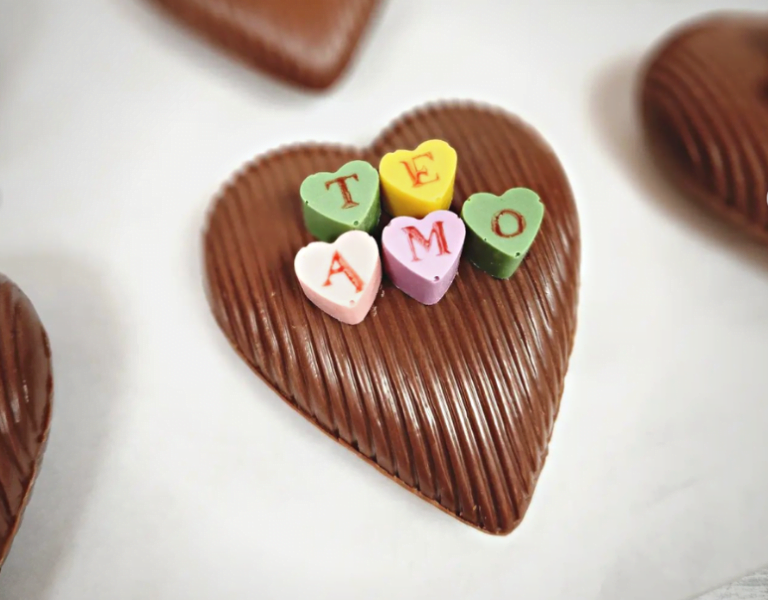 Bombones de chocolate para celebrar un San Valentín. 5 recomendaciones que amarás