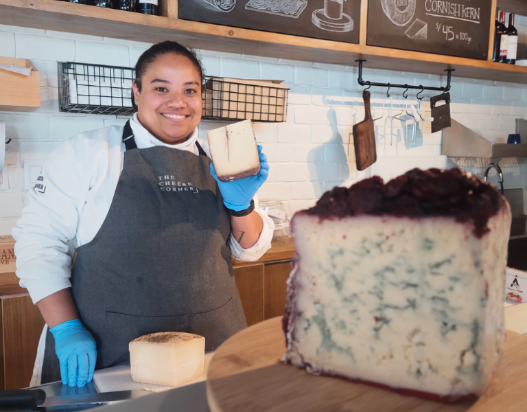 «Cada queso cuenta una historia de muchos años», explica la cheesemonger Genessi Pinto