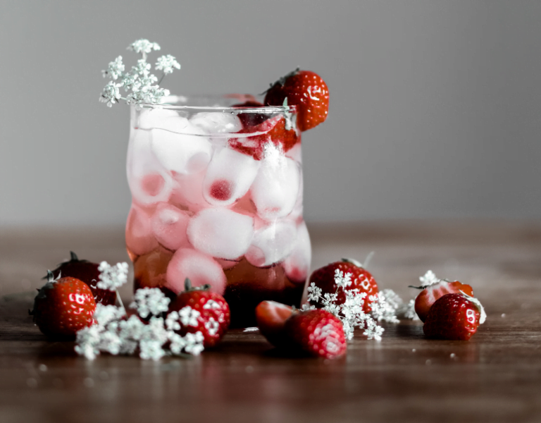 Recomendaciones para refrescarse este verano con un cóctel de gin en mano