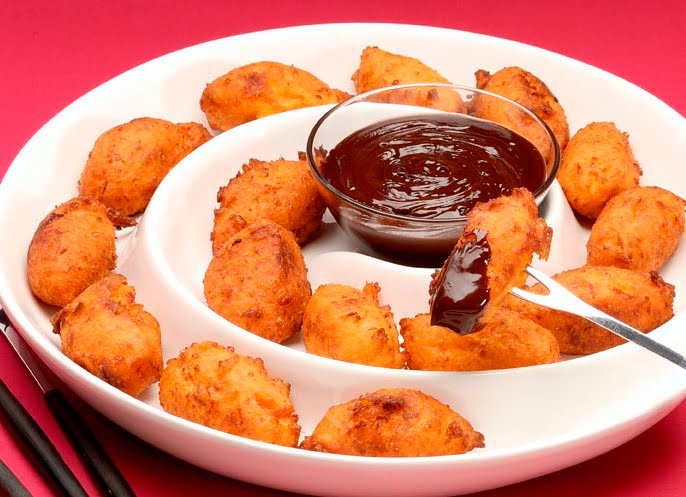 Buñuelos de camote con salsa de chocolate. Para lucirse el fin de semana